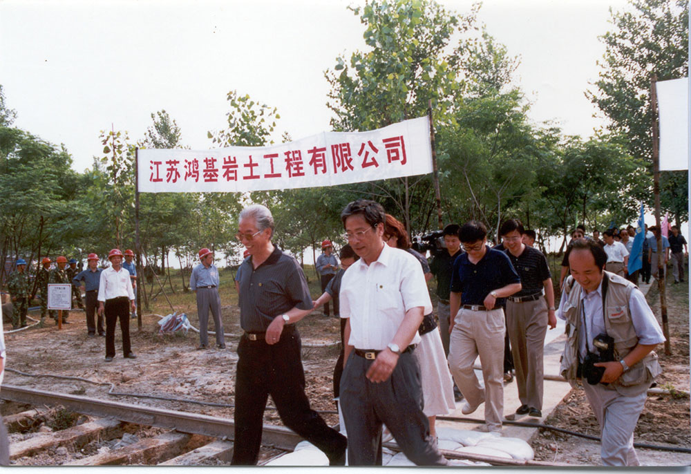3水利部原部长汪恕诚视察九州（中国）工地.jpg